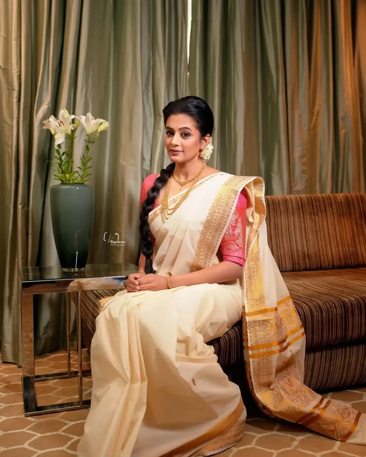 KERALA ACTRESS PRIYAMANI IN ONAM SPECIAL WHITE SAREE 10